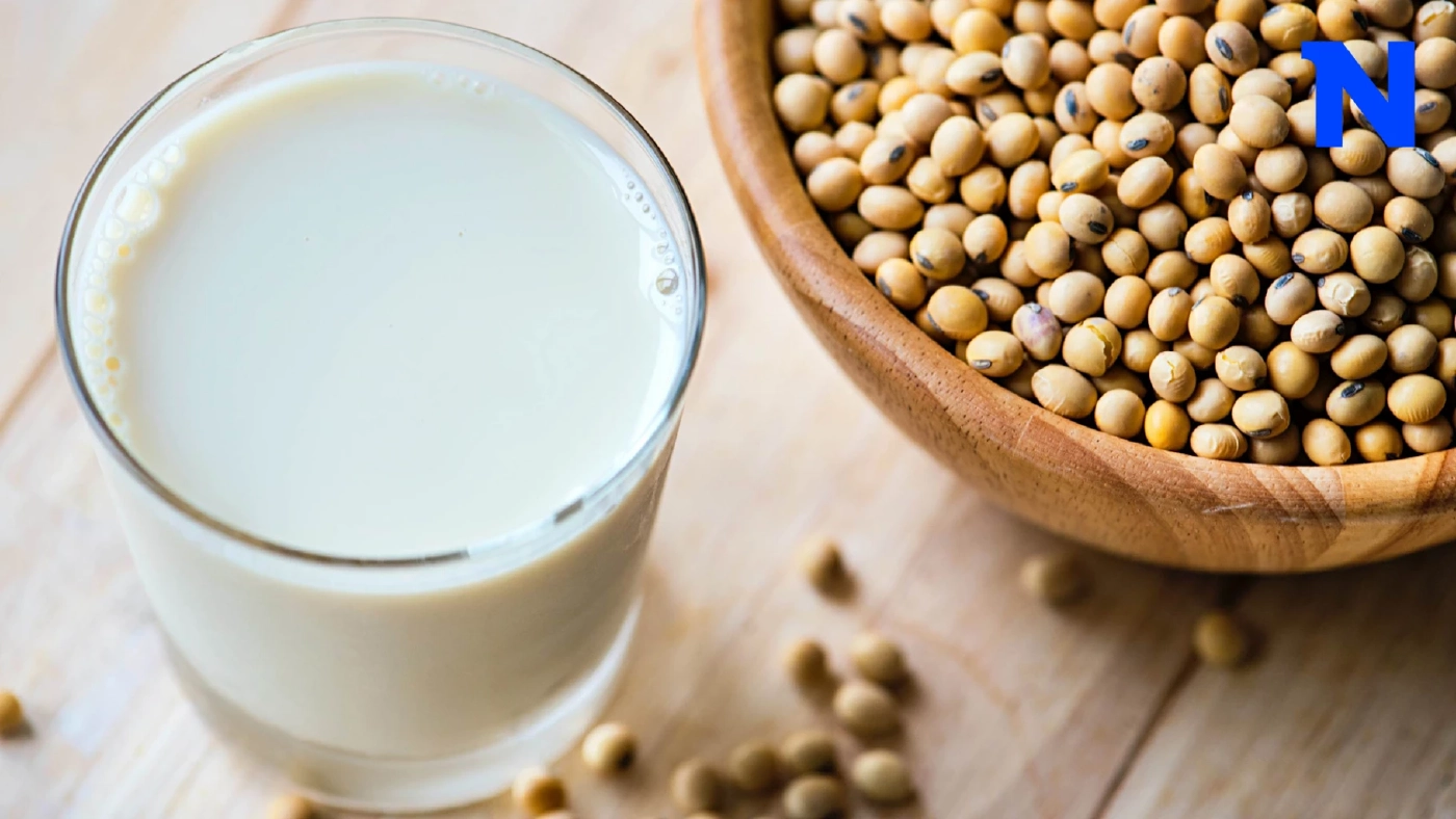 เคล็ดลับสุขภาพ : ดื่มน้ำเต้าหู้ 14 วัน ช่วยลดน้ำหนัก ดีต่อกระดูกจริงหรือ? เคล็ดลับสุขภาพ : ดื่มน้ำเต้าหู้ 14 วัน ช่วยลดน้ำหนัก ดีต่อกระดูกจริงหรือ?