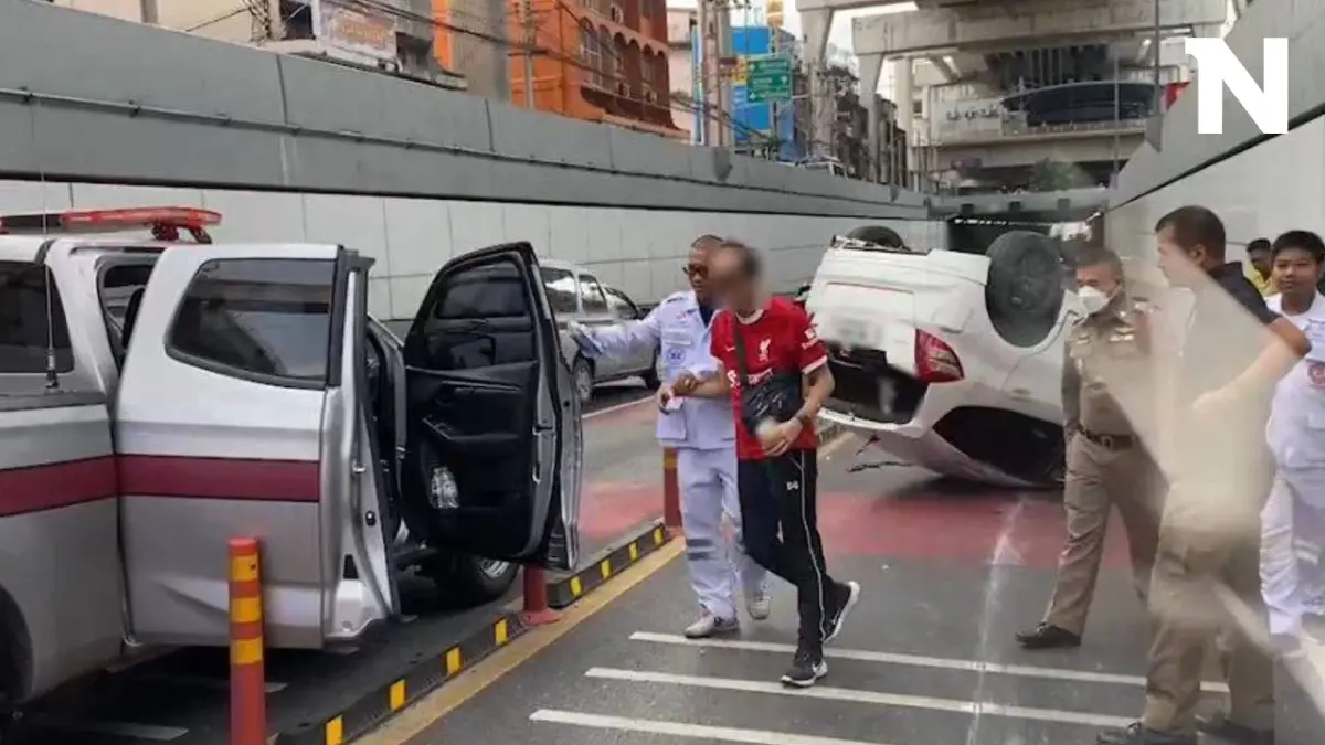หนุ่มใหญ่ พกบัตรข้าราชการคุมประพฤติ ซิ่งชนคู่กรณี จนรถพลิกคว่ำ หนุ่มใหญ่ พกบัตรข้าราชการคุมประพฤติ ซิ่งชนคู่กรณี จนรถพลิกคว่ำ