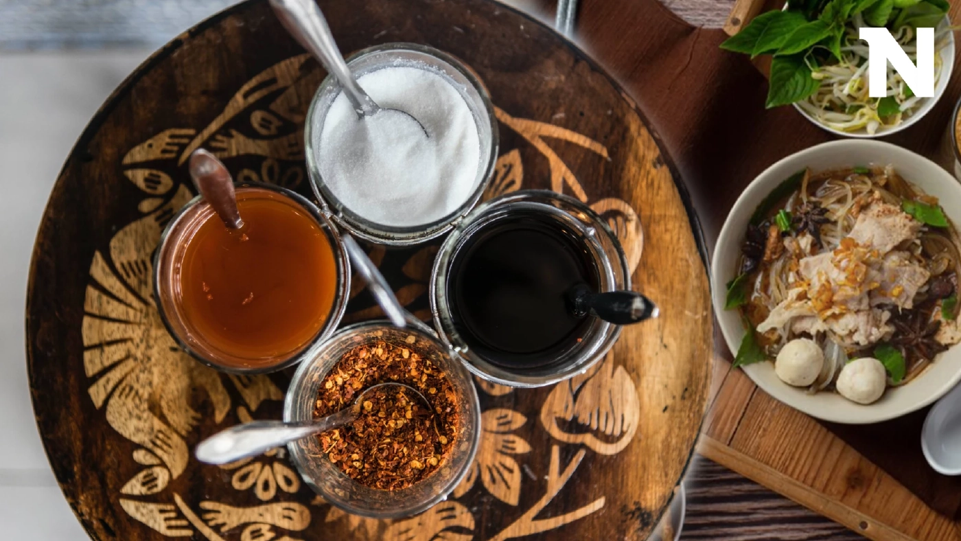 ยิ่งปรุงยิ่งเสี่ยง! เจาะลึกข้อดี-ข้อเสียของ 4 รสชาติที่เราปรุงเพิ่มในชาม