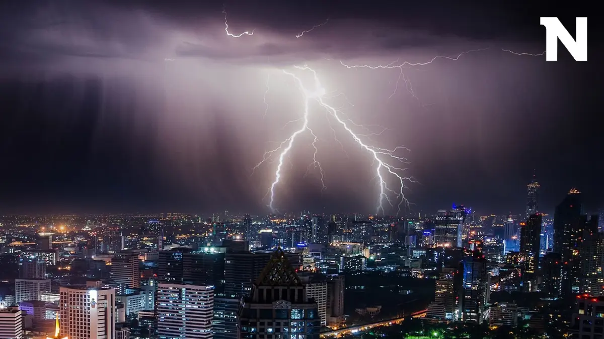 พยากรณ์อากาศวันนี้ "ฝนตกหนัก" กรมอุตุฯ เปิดพื้นที่เสี่ยง 3 ภาค กทม.อ่วมฝน 60%