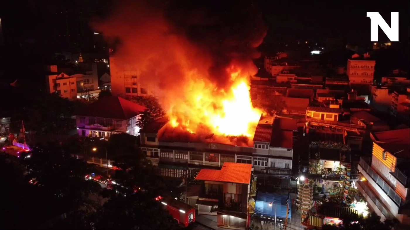 ฝ่าฝืนปล่อยโคมเพลิงไฟไหม้วอด9คูหาย่านตลาดวโรรส ฝ่าฝืนปล่อยโคมเพลิงไฟไหม้วอด9คูหาย่านตลาดวโรรส