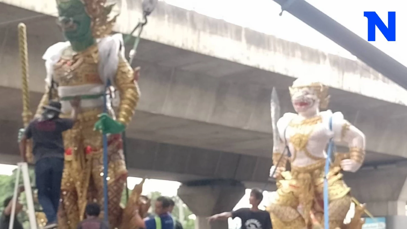 ถึงที่หมาย "รูปปั้นยักษ์" ติดสะพาน ชาวเน็ตโล่งใจนึกว่าตั้งกับ "ครูกายแก้ว" ถึงที่หมาย "รูปปั้นยักษ์" ติดสะพาน ชาวเน็ตโล่งใจนึกว่าตั้งกับ "ครูกายแก้ว"