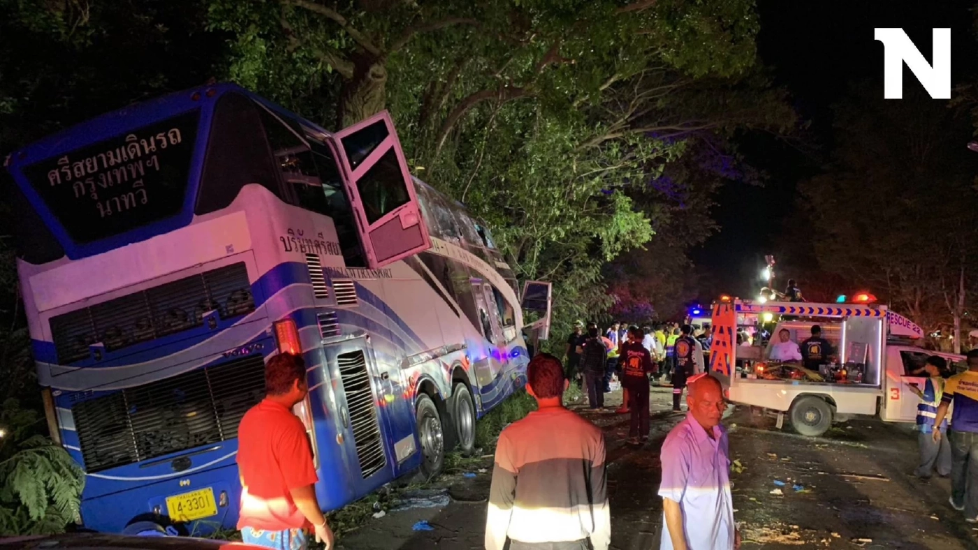 รถทัวร์สาย กทม.-นาทวี ตกถนนชนต้นไม้ มีผู้เสียชีวิต 14 ราย บาดเจ็บจำนวนมาก รถทัวร์สาย กทม.-นาทวี ตกถนนชนต้นไม้ มีผู้เสียชีวิต 14 ราย บาดเจ็บจำนวนมาก