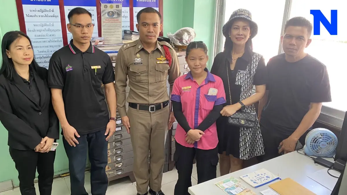 ชื่นชมสาวเสิร์ฟเมียนมา เก็บเงินกว่าแสน แจ้ง ตร. ตามหาเจ้าของ ชื่นชมสาวเสิร์ฟเมียนมา เก็บเงินกว่าแสน แจ้ง ตร. ตามหาเจ้าของ
