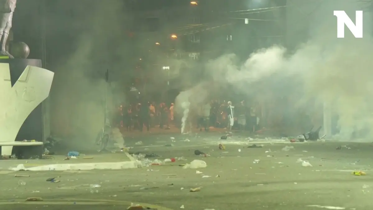 แฟนบอล "ซานโตส" ก่อจลาจลทั่วเมือง หลังทีมรักตกชั้นครั้งแรกรอบ 111 ปี (คลิป)