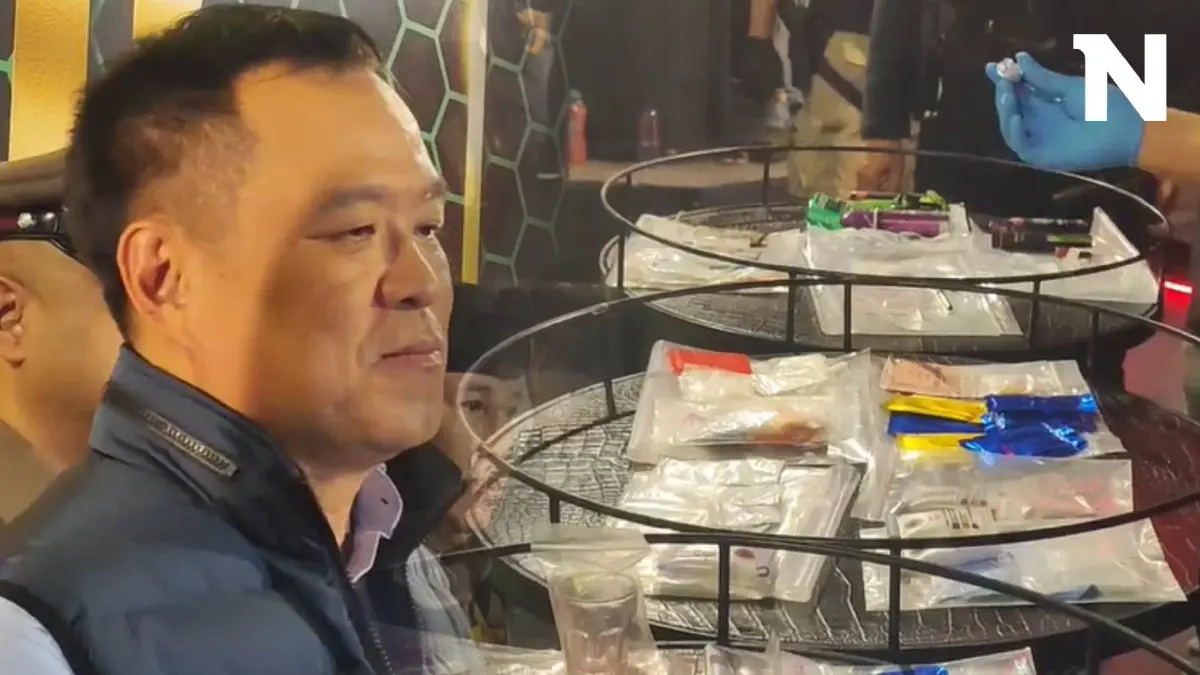 เจอแบบนี้ทำไง "อนุทิน" นำทีมบุกจับผับผิด กม. เจอนักเที่ยวทิ้งยาเกลื่อนพื้น เจอแบบนี้ทำไง "อนุทิน" นำทีมบุกจับผับผิด กม. เจอนักเที่ยวทิ้งยาเกลื่อนพื้น
