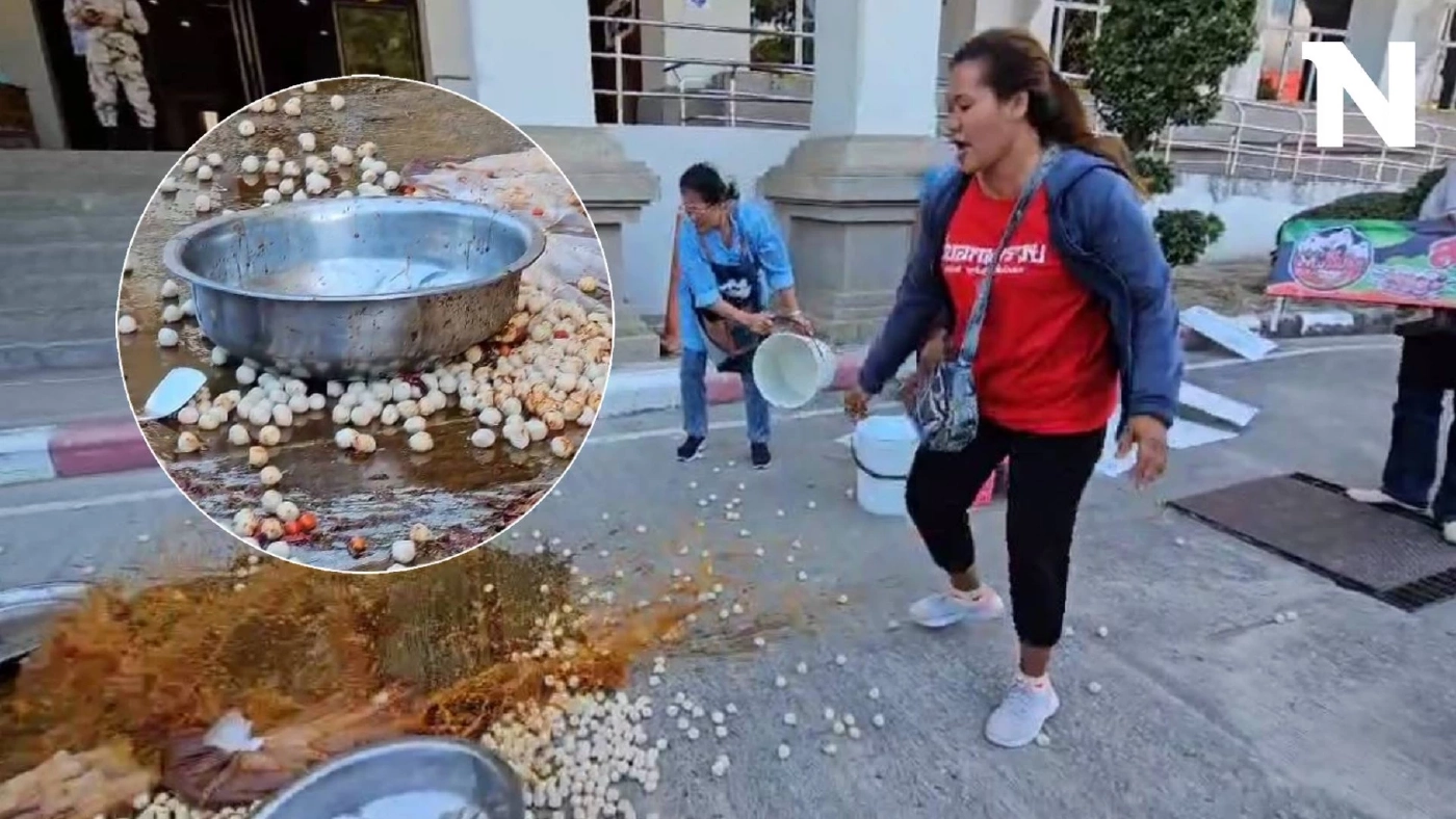 เดือดกว่าน้ำร้อน! แม่ค้าบุกเทลูกชิ้น-สาดน้ำจิ้ม หน้าศาลากลางประจวบฯ