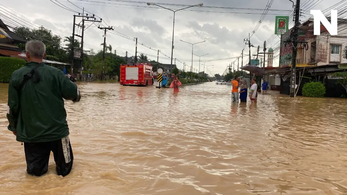 น้ำท่วมนราธิวาส หนักสุดรอบ 50 ปี ชุมชนริมคลองยะกัง ระดับน้ำติดหลังคาบ้านทุกหลัง