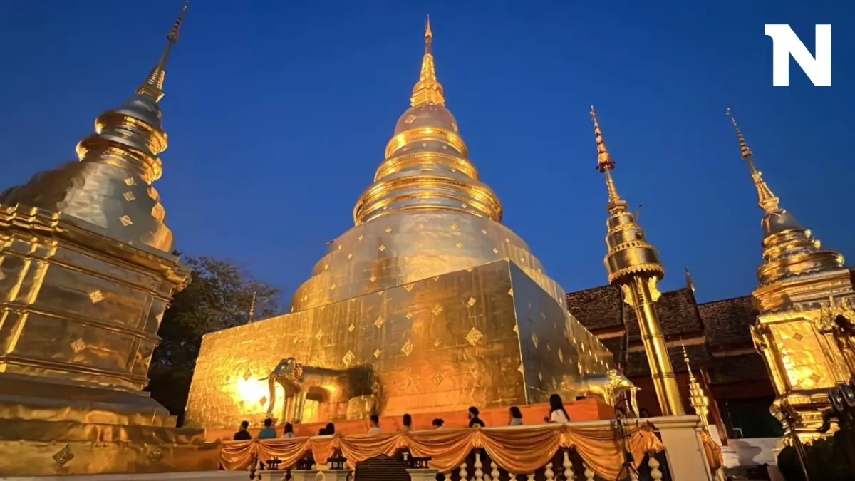 นักท่องเที่ยวแห่ไหว้ พระธาตุประจำปีมะโรง วัดพระสิงห์ เสริมสิริมงคลรับปีใหม่ นักท่องเที่ยวแห่ไหว้ พระธาตุประจำปีมะโรง วัดพระสิงห์ เสริมสิริมงคลรับปีใหม่