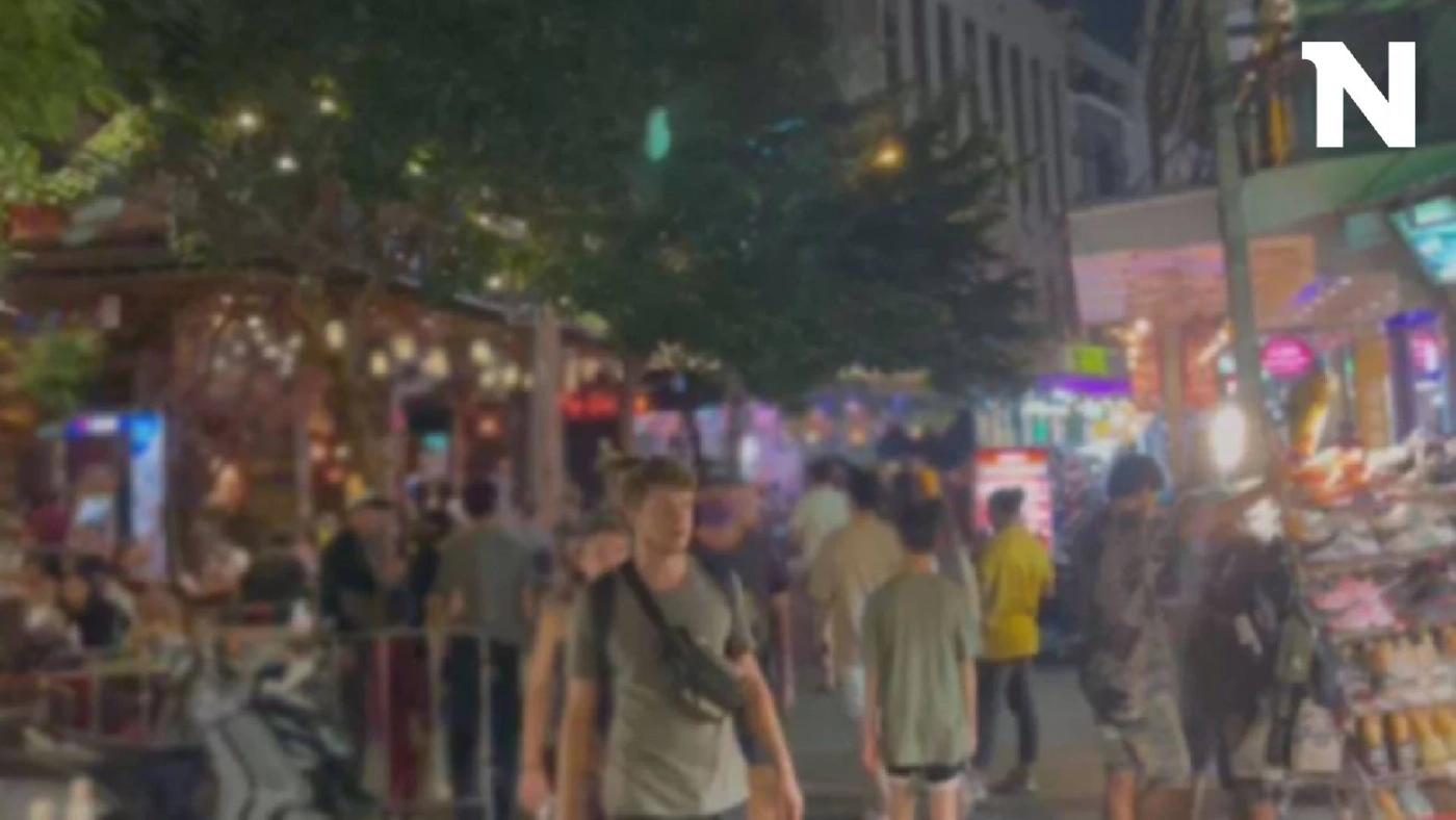 "ถนนข้าวสาร" คึกคัก นักท่องเที่ยวทยอยกินดื่ม หลังรัฐดีเดย์เปิดผับถึงตี 4