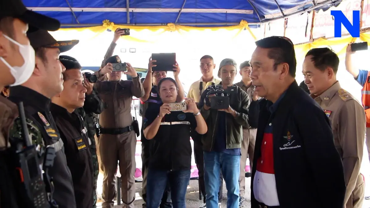 "บิ๊กทิน" ลงพื้นที่ขอนแก่น เยี่ยมให้กำลังใจ เจ้าหน้าที่จุดบริการประชาชน