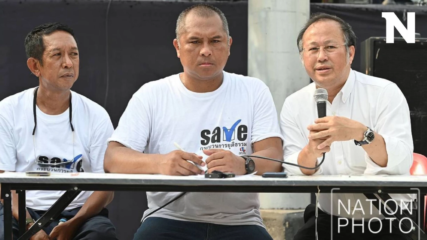 คปท. ปักหลักชุมนุมค้างหน้าทำเนียบฯ เรียกร้องส่ง "ทักษิณ" กลับเรือนจำ