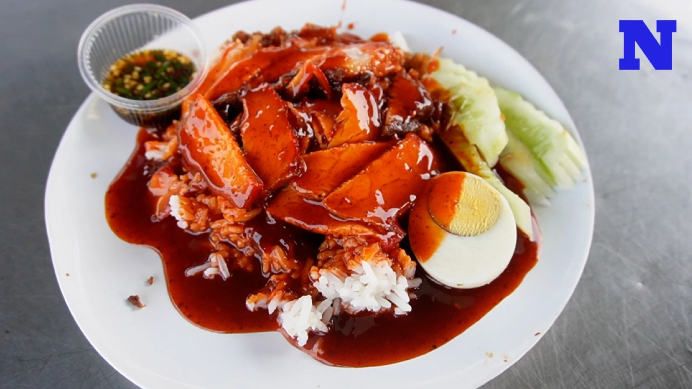 "ข้าวหมูแดงนครปฐม" มรดกภูมิปัญญา แม่ค้าพร้อมห่อ แล้วนักชิมพร้อมยัง?