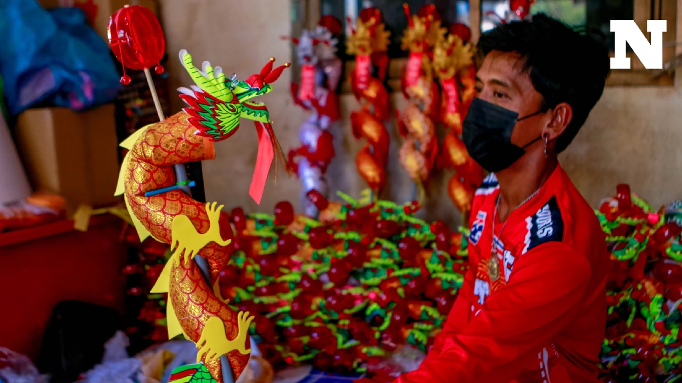 เคยเล่นกันไหม? "ป๋องแป๋ง" ของเล่นในตำนาน ผู้ค้าเร่งทำ เตรียมขายช่วงตรุษจีน