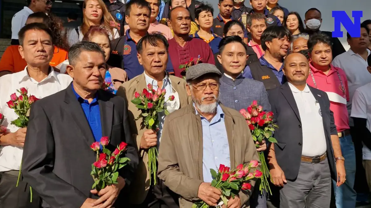 ปลดโซ่ตรวน 15 ปี "ศาลอาญา" ยกฟ้อง "กลุ่มแกนนำพันธมิตรฯ" ปิดสนามบิน ปลดโซ่ตรวน 15 ปี "ศาลอาญา" ยกฟ้อง "กลุ่มแกนนำพันธมิตรฯ" ปิดสนามบิน