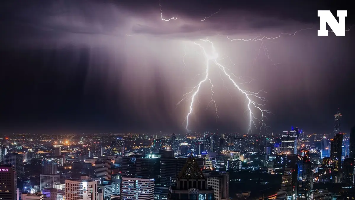กรมอุตุฯ พยากรณ์อากาศ "ฝนฟ้าคะนอง" เตือน อีสาน ตะวันออก ใต้ รับมือ กทม.ไม่รอด กรมอุตุฯ พยากรณ์อากาศ "ฝนฟ้าคะนอง" เตือน อีสาน ตะวันออก ใต้ รับมือ กทม.ไม่รอด