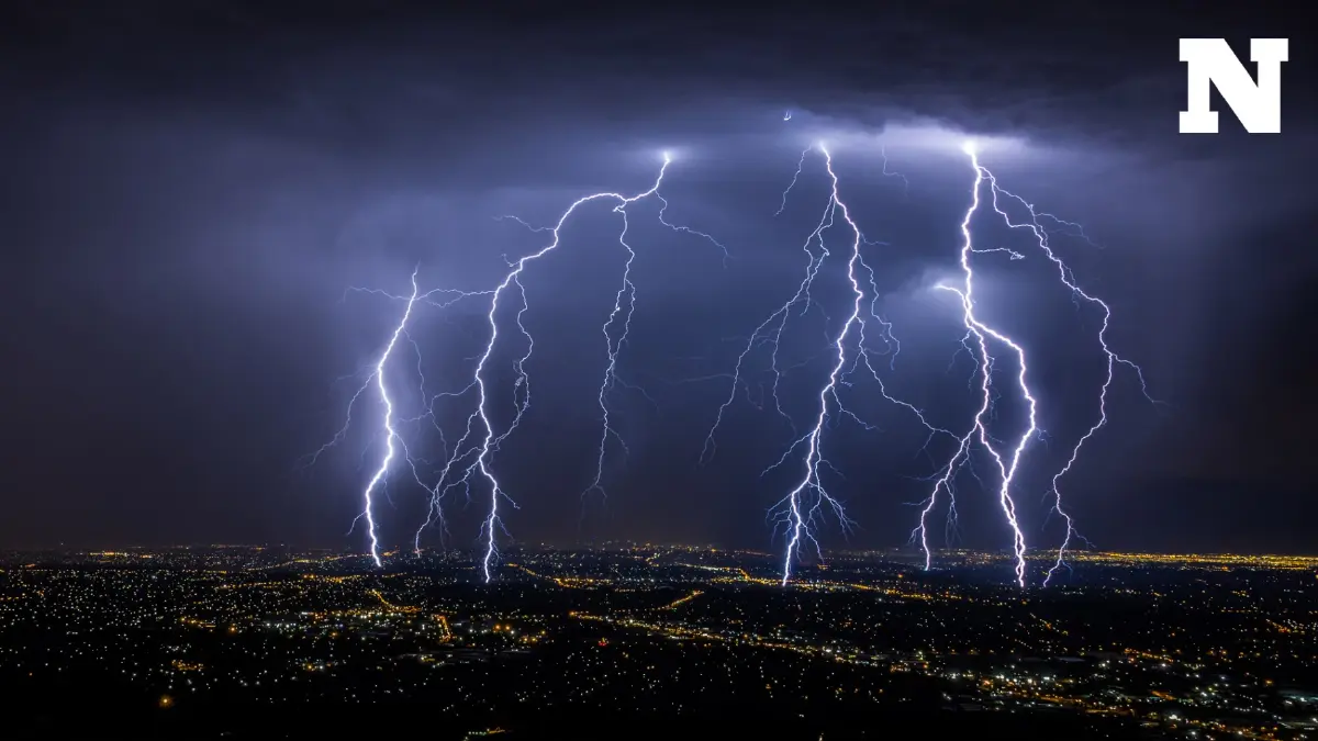 กรมอุตุฯ "อากาศแปรปรวน" หนาวปะทะร้อน อุณหภูมิสูงสุด 38 องศา ฝนฟ้าคะนอง 3 ภาค กรมอุตุฯ "อากาศแปรปรวน" หนาวปะทะร้อน อุณหภูมิสูงสุด 38 องศา ฝนฟ้าคะนอง 3 ภาค