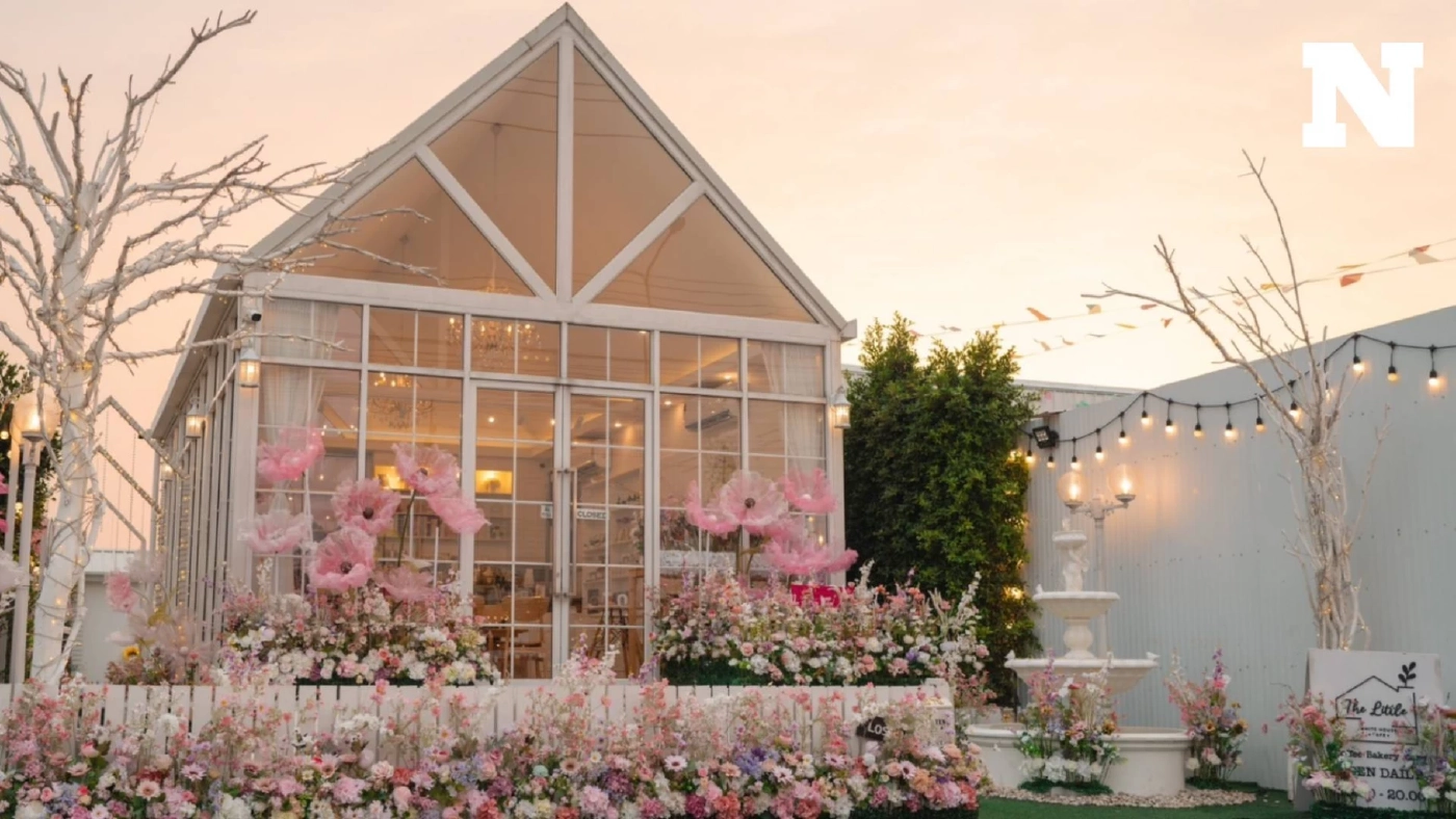 "THE LITTLE WHITE HOUSE CAFE" ต้อนรับ "วันวาเลนไทน์" ตกแต่งร้านหวานฉ่ำ