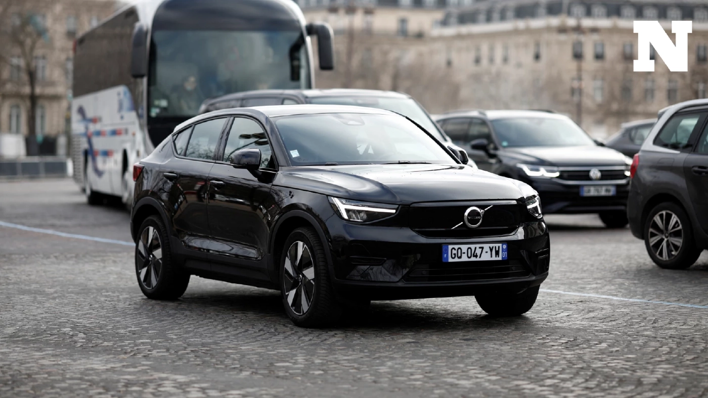 ชาวปารีสโหวตเห็นด้วย ขึ้นค่าที่จอดรถ SUV ชั่วโมงละ 700 บาท