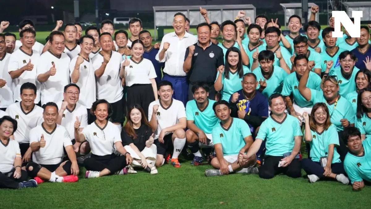 "เศรษฐา-แพทองธาร" ติดขอบสนามเชียร์บอล นัดกระชับมิตร "พรรคร่วมฯ-สื่อ" "เศรษฐา-แพทองธาร" ติดขอบสนามเชียร์บอล นัดกระชับมิตร "พรรคร่วมฯ-สื่อ"
