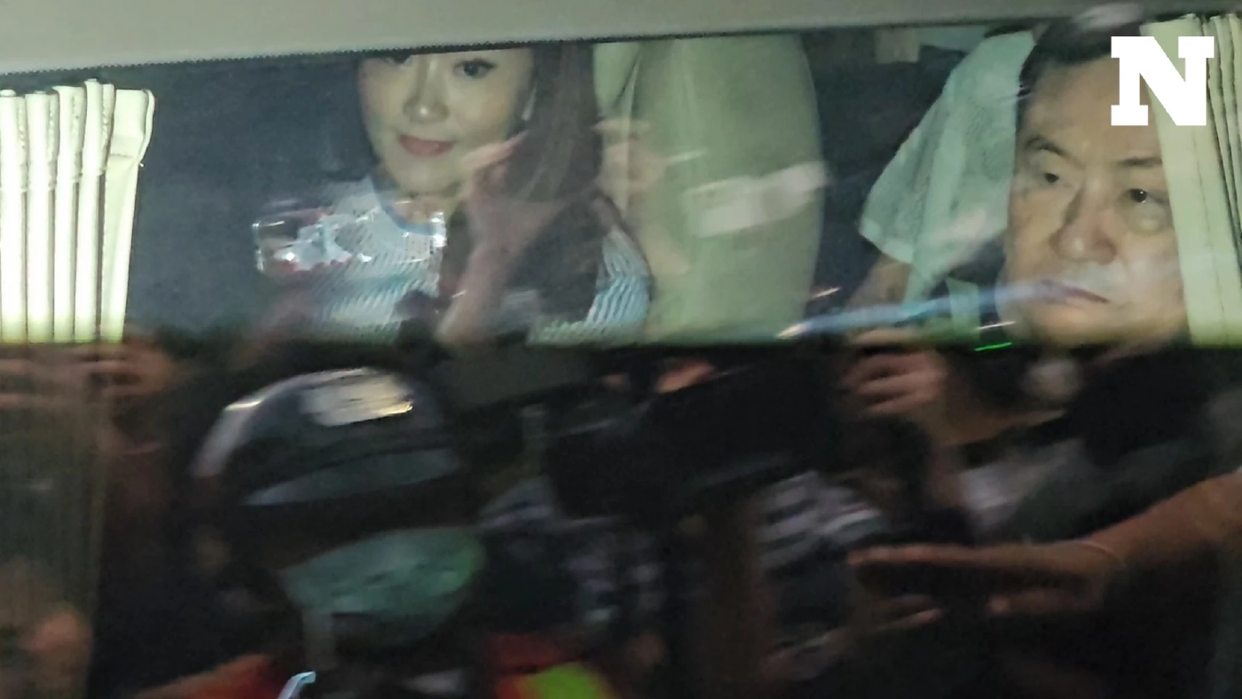 เปิดภาพ "ทักษิณ ชินวัตร" พักโทษเดินทางออกจาก รพ.ตำรวจ กลับจันทร์ส่องหล้า