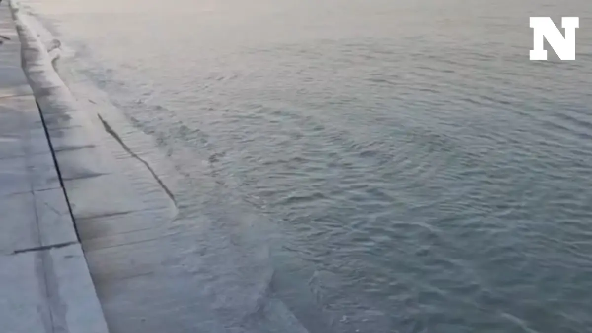 โซเชียลเสียงแตก แนวกั้นกันน้ำทะเลเซาะตลิ่ง "หาดวอนนภา" ชลบุรี