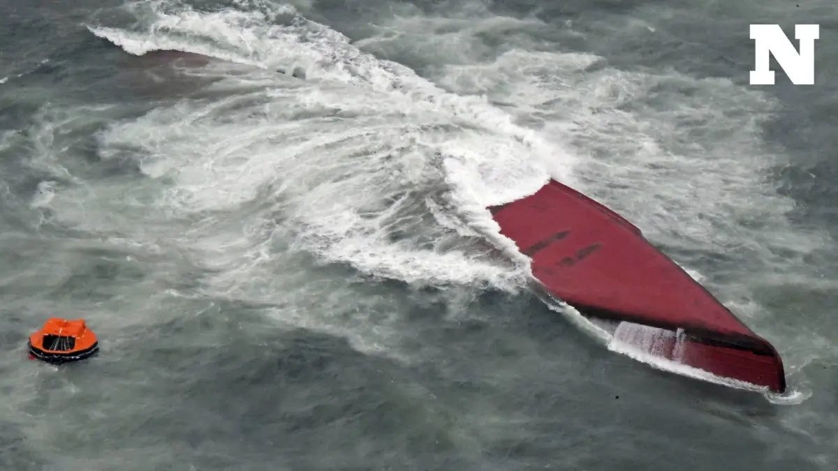 เรือบรรทุกสารเคมีเกาหลีใต้ ล่มใกล้ฝั่งญี่ปุ่น ดับ 8 สูญหาย 2 เรือบรรทุกสารเคมีเกาหลีใต้ ล่มใกล้ฝั่งญี่ปุ่น ดับ 8 สูญหาย 2