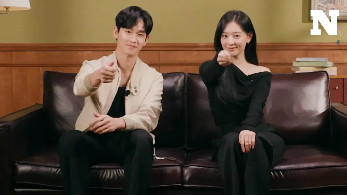"คิมซูฮยอน-คิมจีวอน" จากซีรีส์ "ราชินีแห่งน้ำตา" ทักทายแฟน ๆ ชาวไทย (คลิป) "คิมซูฮยอน-คิมจีวอน" จากซีรีส์ "ราชินีแห่งน้ำตา" ทักทายแฟน ๆ ชาวไทย (คลิป)