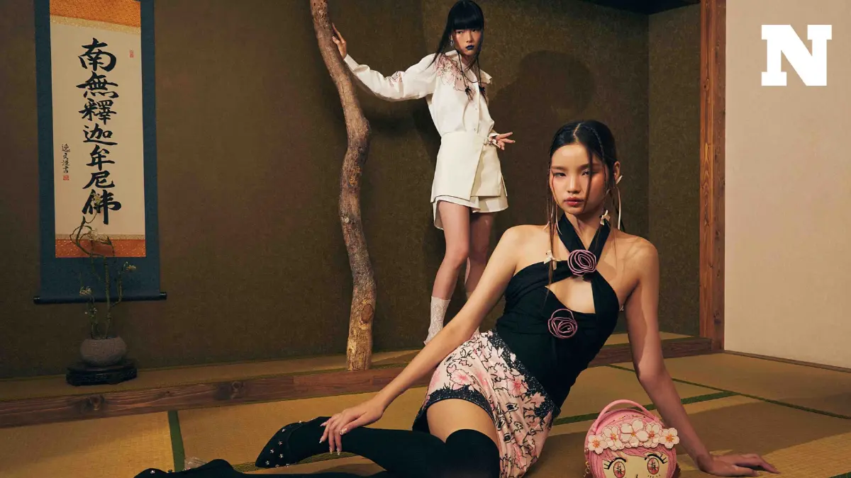 เฟมินีนแบบฝรั่งเศส บวกป็อปคัลเจอร์สไตล์ญี่ปุ่น ในคอลเลกชัน "Sakura Spirit" เฟมินีนแบบฝรั่งเศส บวกป็อปคัลเจอร์สไตล์ญี่ปุ่น ในคอลเลกชัน "Sakura Spirit"