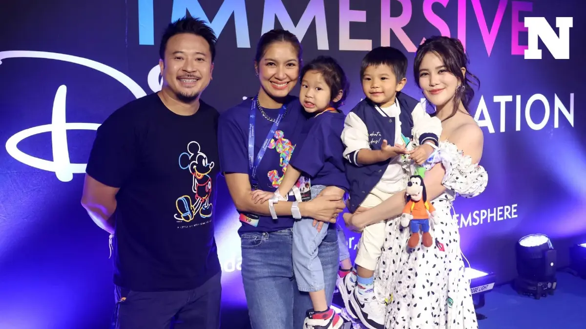 "ก้อย รัชวิน" นำทีมครอบครัวคนบันเทิง ตบเท้าเข้าชม Immersive Disney Animation "ก้อย รัชวิน" นำทีมครอบครัวคนบันเทิง ตบเท้าเข้าชม Immersive Disney Animation