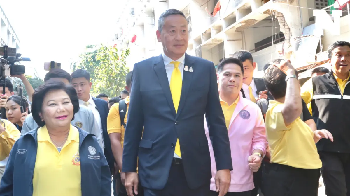 นายกฯ ลงพื้นที่เยี่ยมชาวแฟลตดินแดง ย้ำมาดูความเดือดร้อน-ปัดทำคะแนน นายกฯ ลงพื้นที่เยี่ยมชาวแฟลตดินแดง ย้ำมาดูความเดือดร้อน-ปัดทำคะแนน