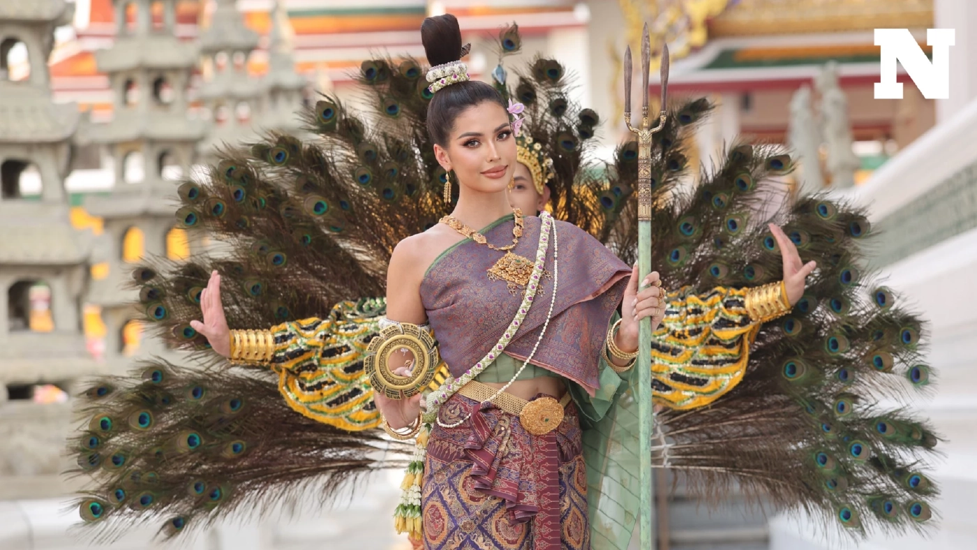 "แอนโทเนีย" งามจับใจสวมชุด "สุวรรณาสุมามาลย์" มูลค่า15 ล้าน ร่วมงานสงกรานต์ "แอนโทเนีย" งามจับใจสวมชุด "สุวรรณาสุมามาลย์" มูลค่า15 ล้าน ร่วมงานสงกรานต์