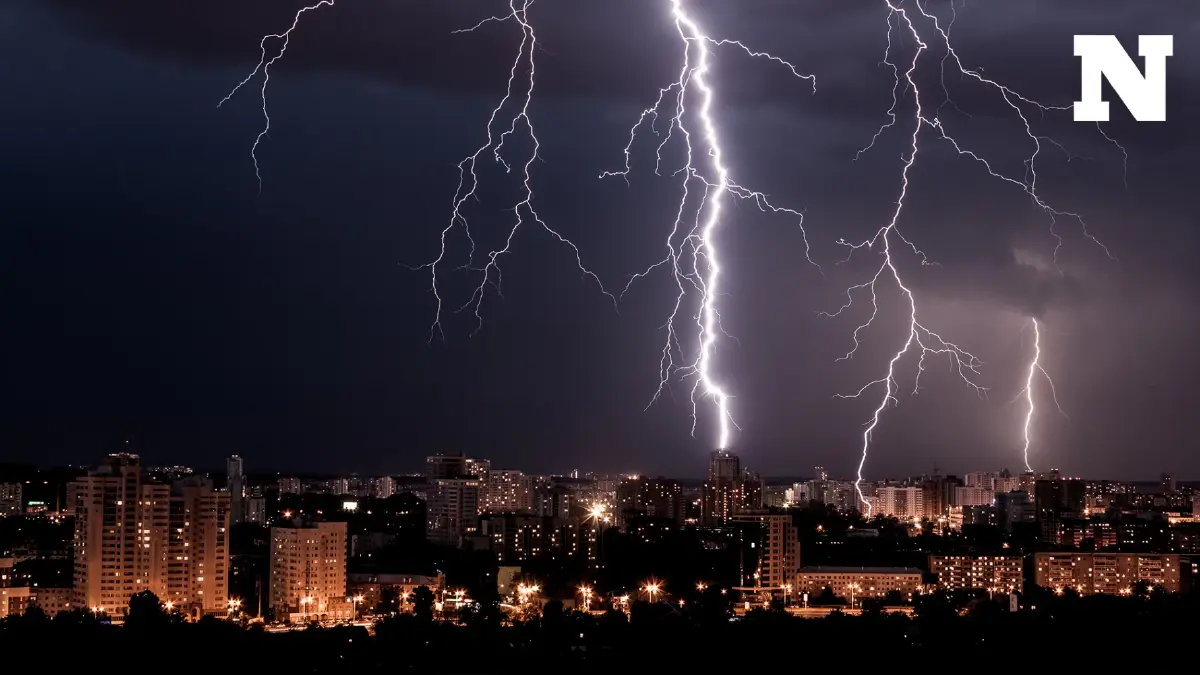 กรมอุตุฯ พยากรณ์อากาศ "ฝนฟ้าคะนอง" 11 จังหวัด กลางวันร้อนจัด พีคสูงสุด 44 องศา กรมอุตุฯ พยากรณ์อากาศ "ฝนฟ้าคะนอง" 11 จังหวัด กลางวันร้อนจัด พีคสูงสุด 44 องศา