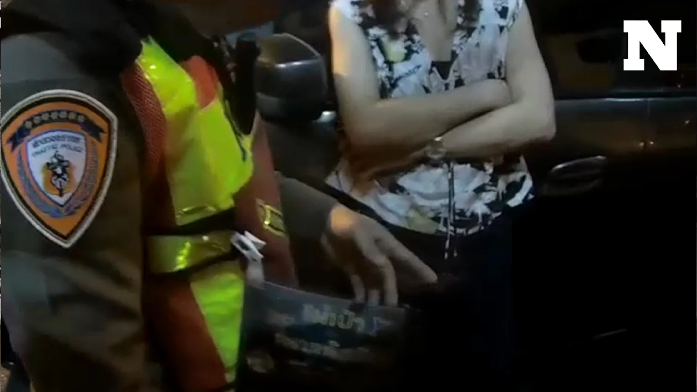 เปิดคลิปเกิดเหตุ ผู้บริหารสาว บริษัทระดับโลก "เมาแล้วขับ" ถีบหน้า รองผกก.