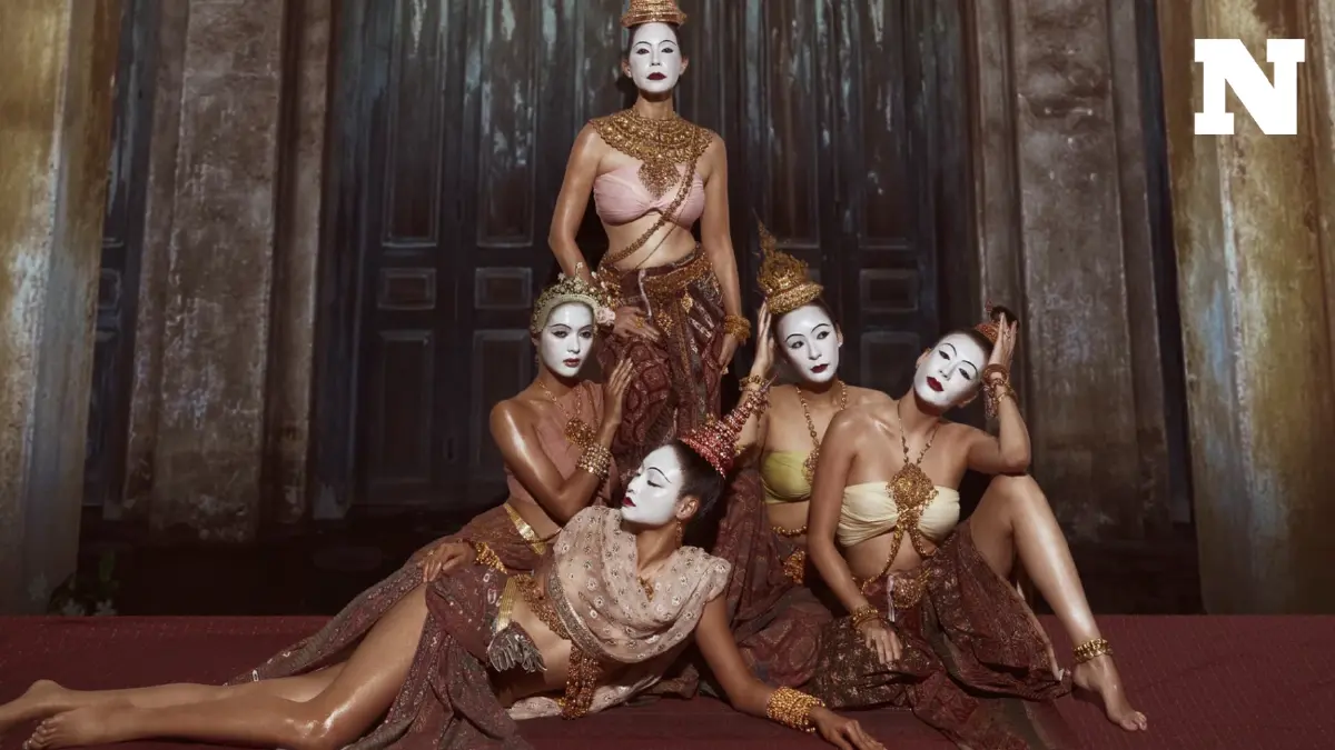 สงกรานต์แบบมีมนต์ขลัง มาช่า - เจสซี่ - ชิปปี้ ทาหน้าขาวคอนเซ็ปต์หุ่นไทยโบราณ