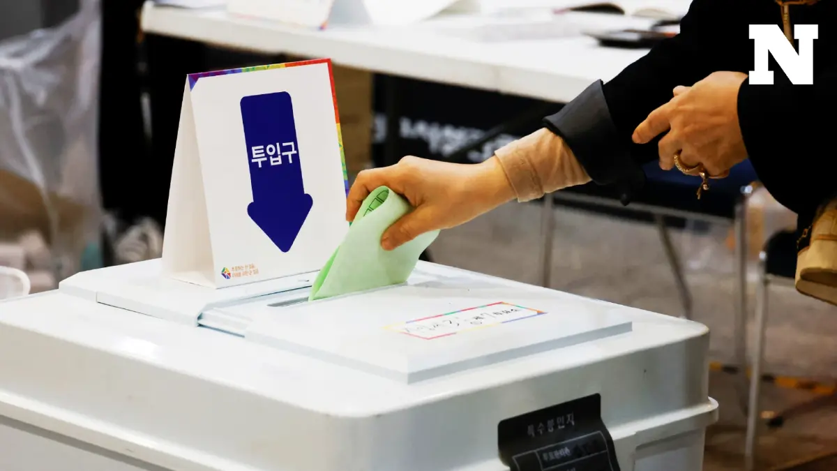 ชาวเกาหลีใต้ทยอยออกไปใช้สิทธิ์เลือกตั้ง ชาวเกาหลีใต้ทยอยออกไปใช้สิทธิ์เลือกตั้ง