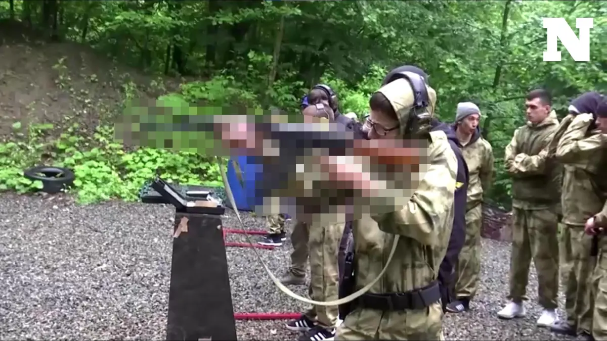 นักเรียนในรัสเซียต้องฝึกยิงปืนตอนอายุ 14 ปี