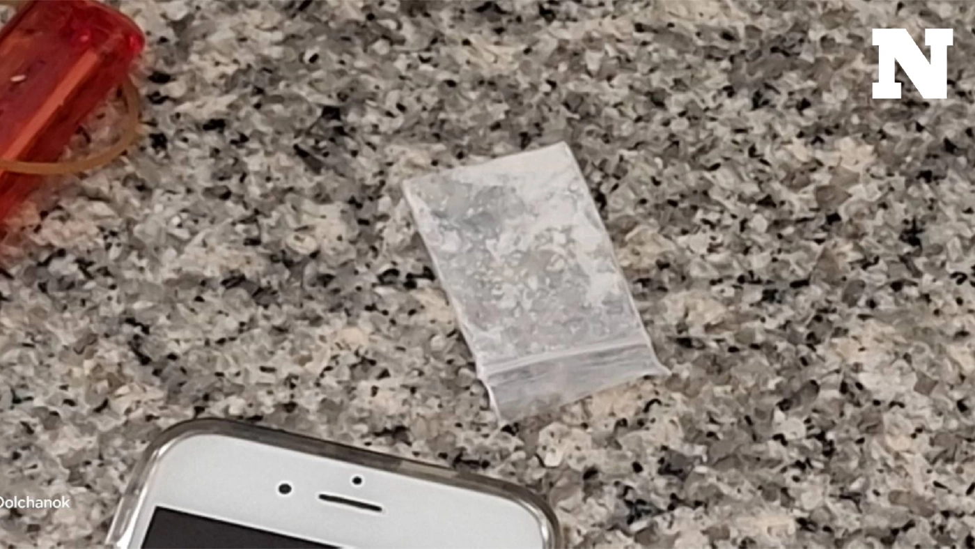 เเม่เด็ก 14 ที่ถูก ผอ.รพ.ดังทำร้าย รับทรัพย์สินลูกคืน แต่เจอซองผงปริศนาร่วง