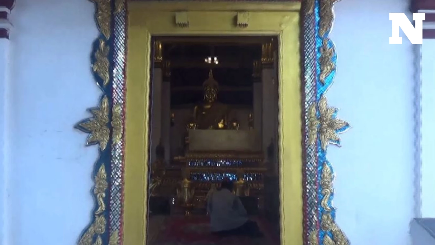 ชาวพุทธเข้ากราบไหว้ "พระพุทธเจ้าเข้านิพพาน" เสริมสิริมงคลในวันอัฏฐมีบูชา