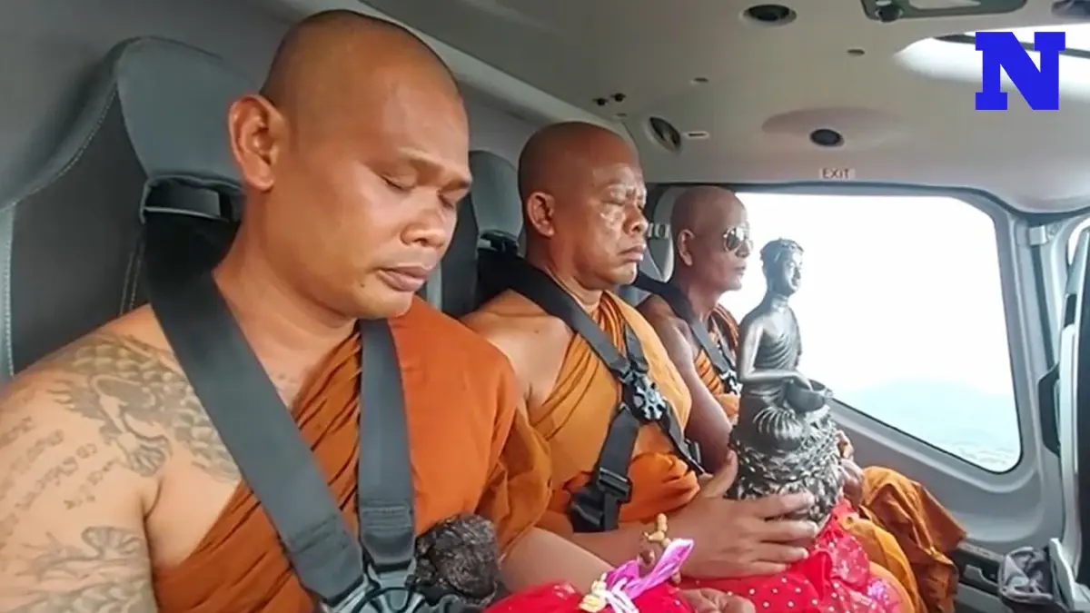นิมนต์เหินเวหา! วัดดังเพชรบูรณ์ จัดพิธีปลุกเสกวัตถุมงคลบนฟ้า-โปรยทาน 2 แสน นิมนต์เหินเวหา! วัดดังเพชรบูรณ์ จัดพิธีปลุกเสกวัตถุมงคลบนฟ้า-โปรยทาน 2 แสน