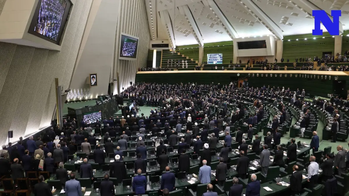 สภาอิหร่านชุดใหม่เปิดประชุม ลั่นต่อสู้ไม่ให้สหรัฐฯ ครองโลก สภาอิหร่านชุดใหม่เปิดประชุม ลั่นต่อสู้ไม่ให้สหรัฐฯ ครองโลก