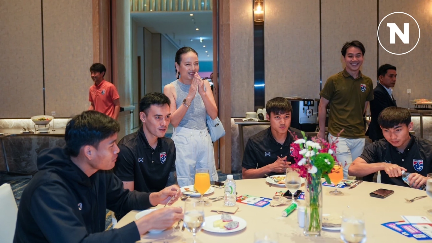 “มาดามแป้ง“ เยี่ยมแคมป์ช้างศึกก่อนดวลสิงคโปร์ลุ้นเข้ารอบคัดบอลโลก