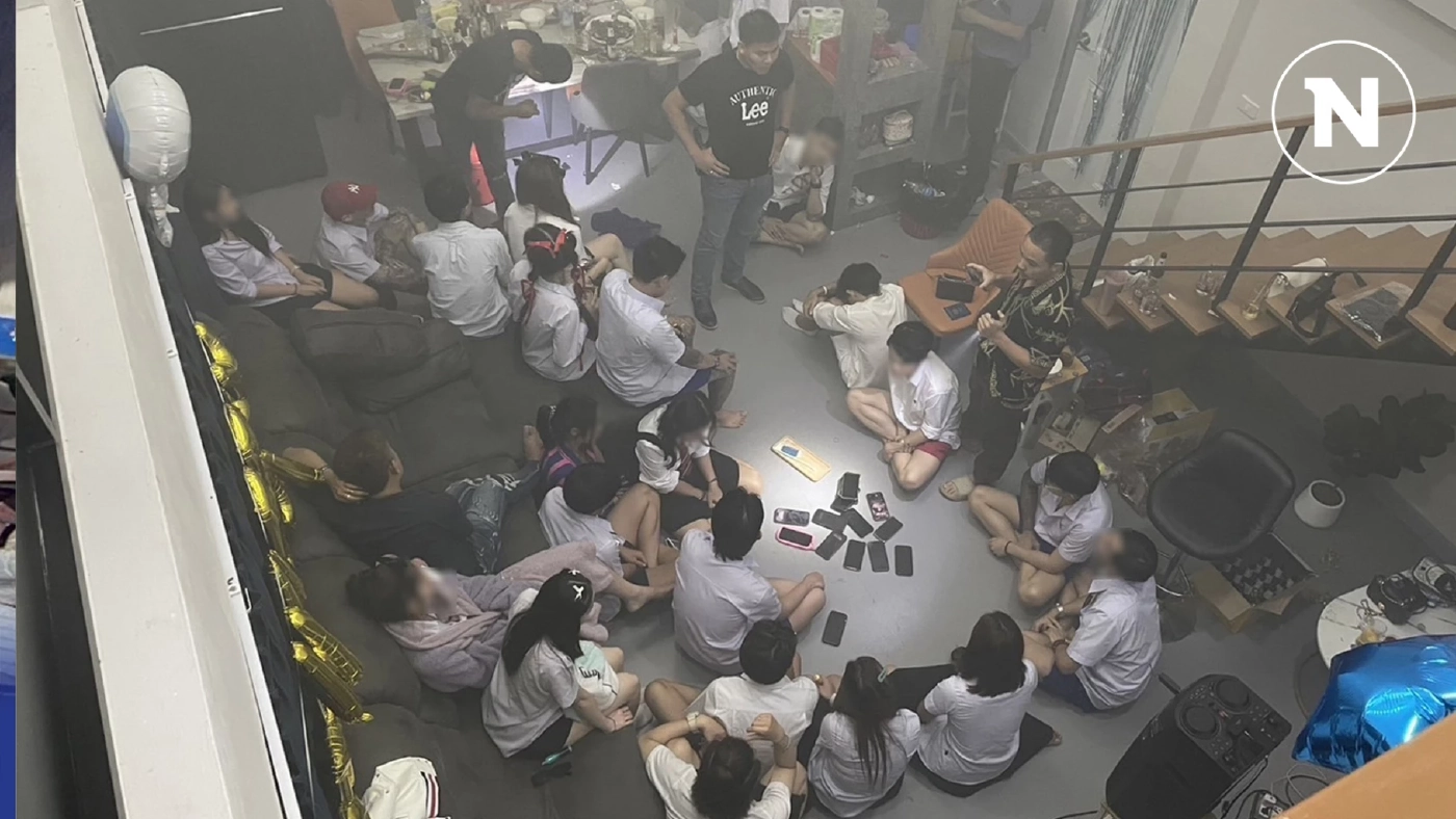 เปิดคลิป ตร.อุดรทลายปาร์ตี้ "แฮปปี้วอร์เตอร์" ฉลองวันเกิดนายหน้าเด็กเอนฯ เปิดคลิป ตร.อุดรทลายปาร์ตี้ "แฮปปี้วอร์เตอร์" ฉลองวันเกิดนายหน้าเด็กเอนฯ