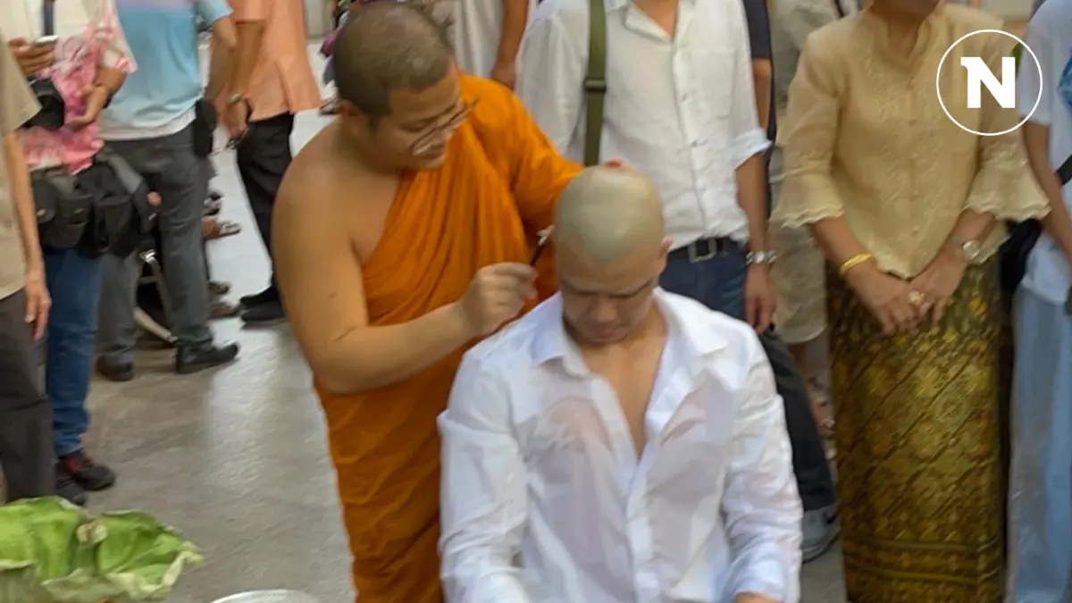“หนุ่ม กะลา” เข้าพิธีปลงผมอุปสมบท ที่วัดบวรนิเวศวิหาร ได้รับฉายา “สุวณโณ“