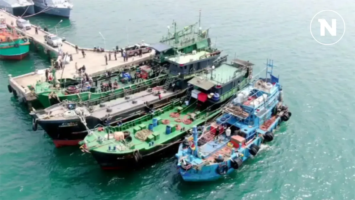เจอแล้ว! เรือของกลางน้ำมันเถื่อน 3 ลำ "ผู้การฯ ตำรวจน้ำ" เตรียมแถลงพรุ่งนี้ เจอแล้ว! เรือของกลางน้ำมันเถื่อน 3 ลำ "ผู้การฯ ตำรวจน้ำ" เตรียมแถลงพรุ่งนี้