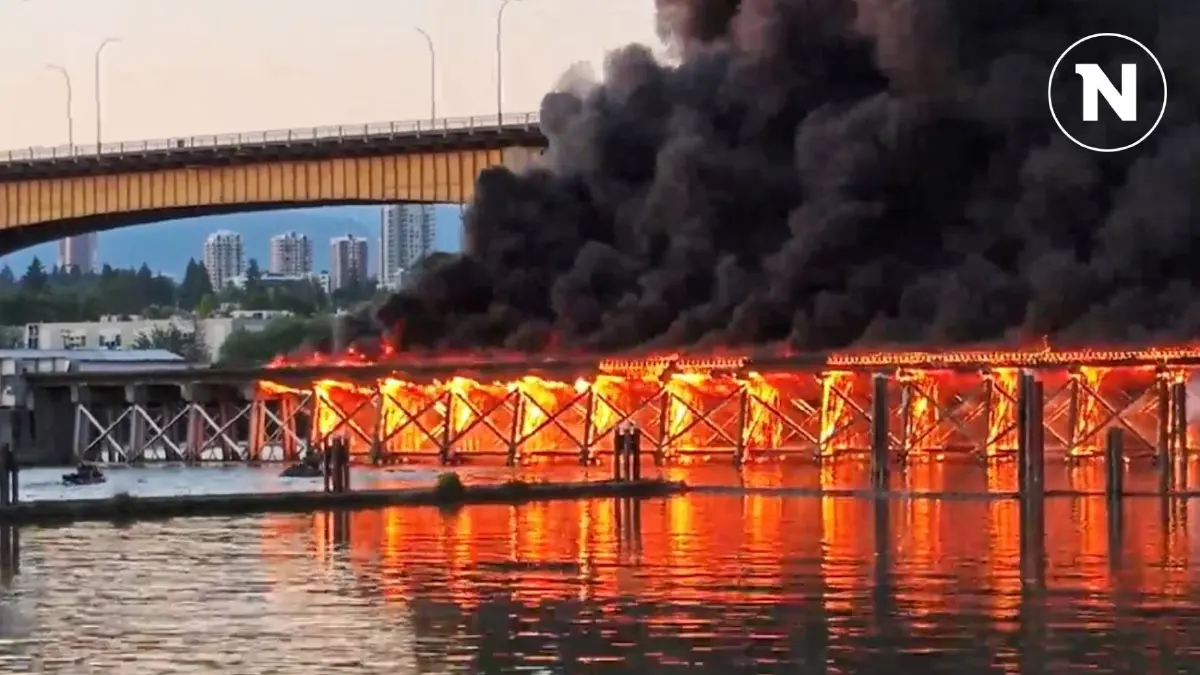 ไฟไหม้รุนแรงเผาวอดสะพานเก่าแก่ในแคนาดา ไฟไหม้รุนแรงเผาวอดสะพานเก่าแก่ในแคนาดา