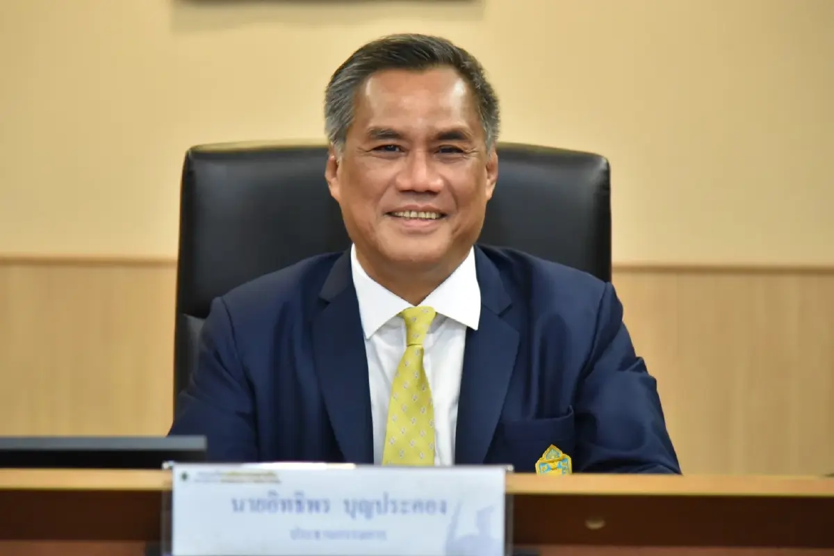 ประธาน กกต.ยืนยันไม่ได้ลาหยุดตามข่าวเท็จ-เดินหน้าพิจารณาผล สว.