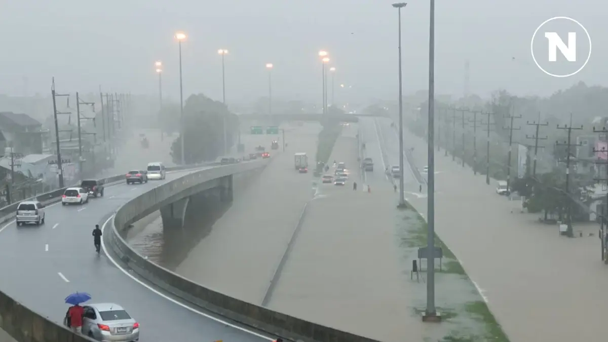 อุตุฯ เตือนพิกัดฝนตกหนัก ระวังน้ำท่วมฉับพลัน กทม.เจอฝนร้อยละ 70 อุตุฯ เตือนพิกัดฝนตกหนัก ระวังน้ำท่วมฉับพลัน กทม.เจอฝนร้อยละ 70