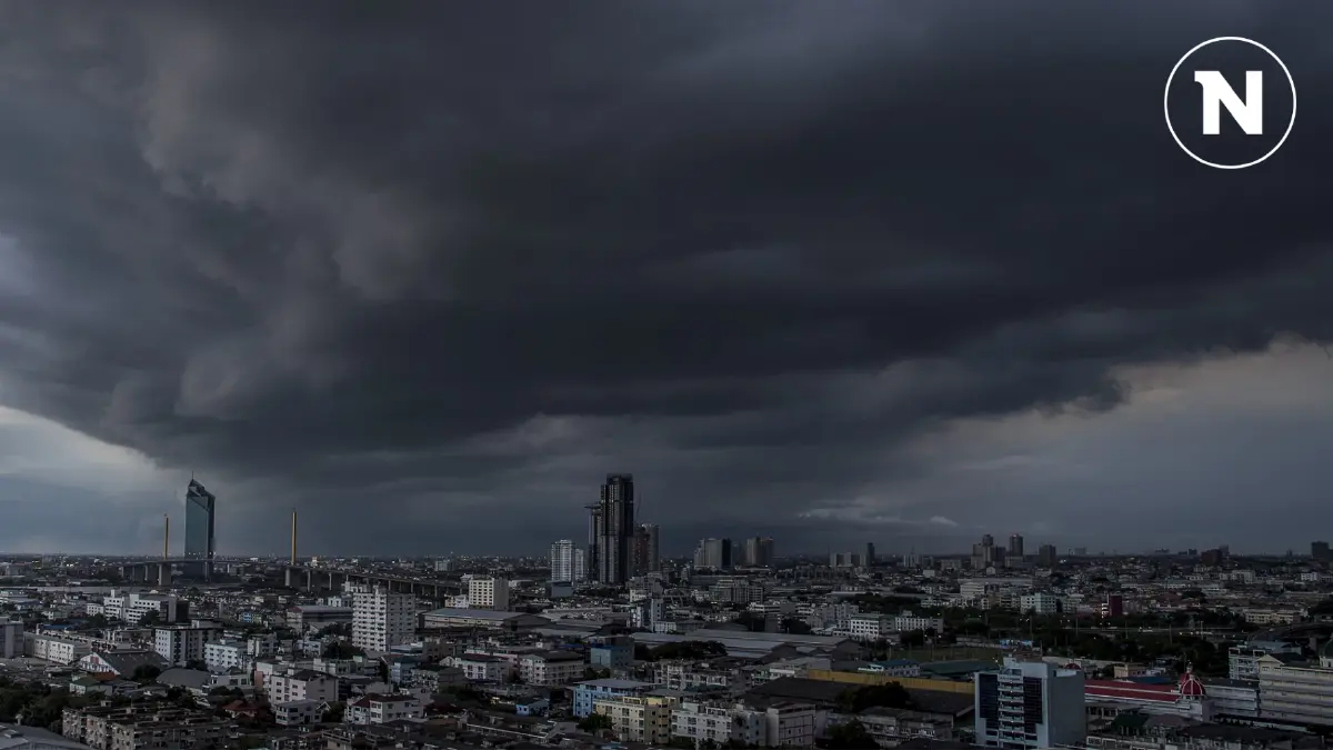 อุตุฯ ประกาศ ฉ. 7 เตือนฝนตกหนัก พรุ่งนี้ถล่ม 60 จว. กทม.-ปริมณฑล อ่วมฝนร้อยละ 70