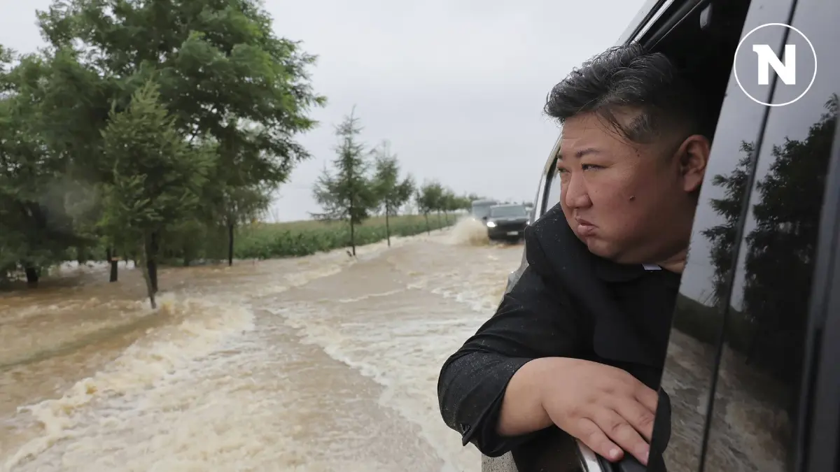 ฝนถล่มเกาหลีเหนือ "คิม จอง อึน" ลงตรวจพื้นที่เสียหาย ฝนถล่มเกาหลีเหนือ "คิม จอง อึน" ลงตรวจพื้นที่เสียหาย